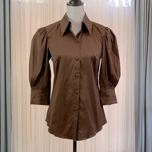 TRINA Turk blouse puff 3/4 sleeve button down top curved hemline women’s sz M - Picture 1 of 10